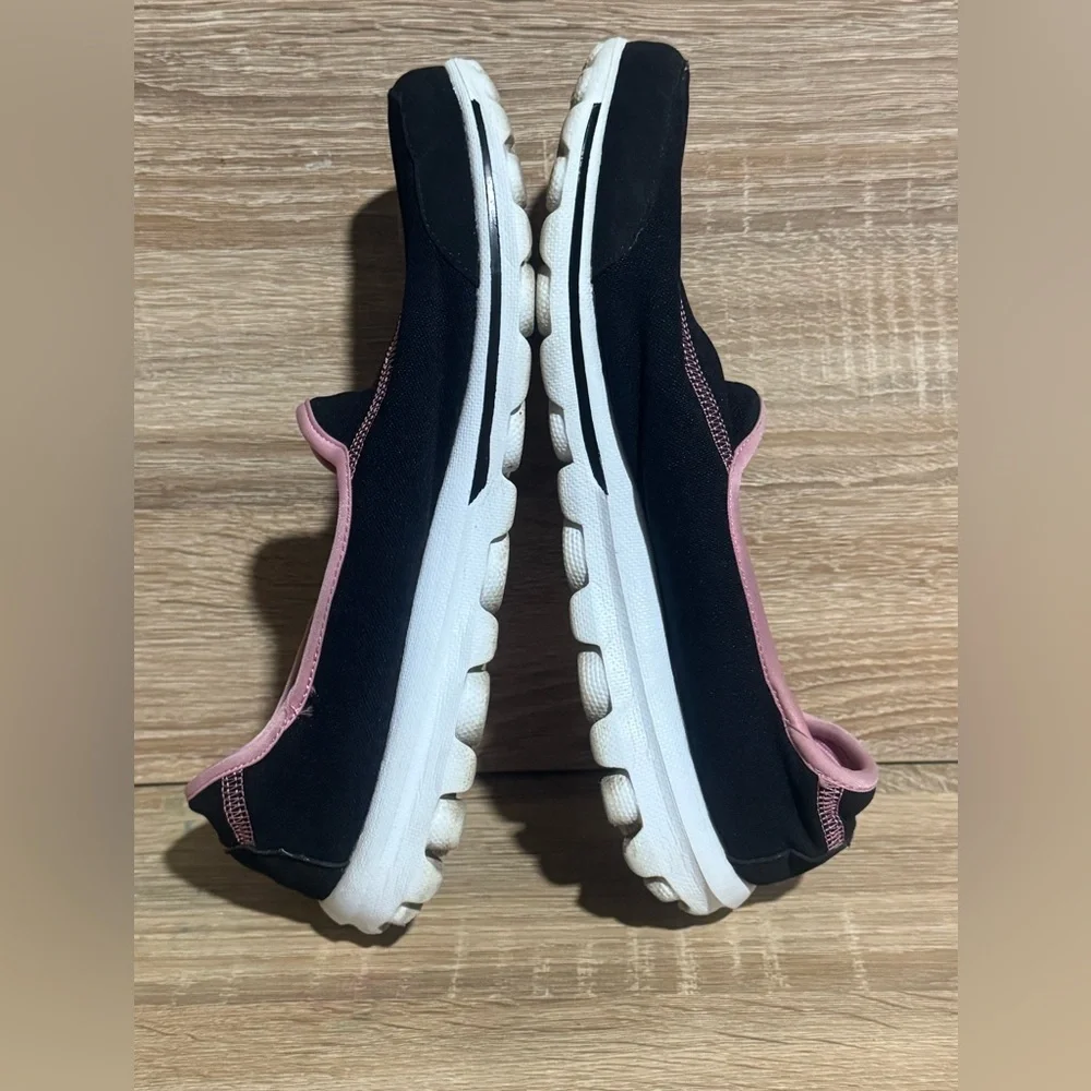 Skechers Go Walk Women's 9 Black slip On Shoes pink breast cancer ribbon sneaker